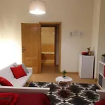Habitación en casa particular Quartos Confortaveis Em Casa Proximo Ao Mosteiro *