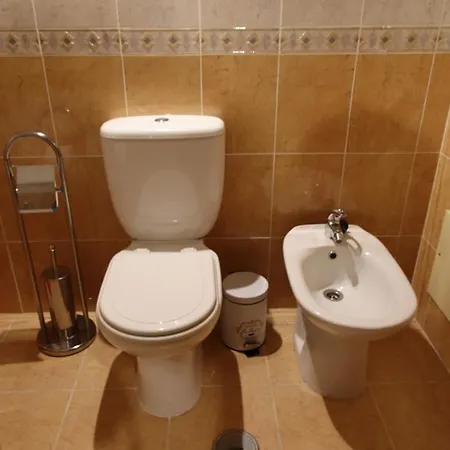 Quartos Confortaveis Em Casa Proximo Ao Mosteiro 홈스테이