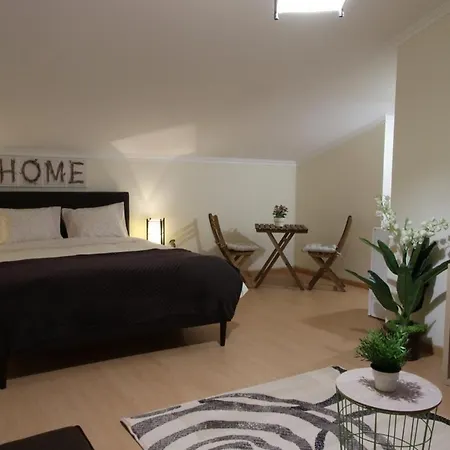 Quartos Confortaveis Em Casa Proximo Ao Mosteiro 바탈랴