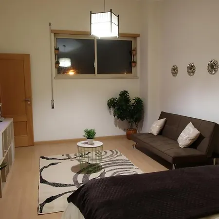 Quartos Confortaveis Em Casa Proximo Ao Mosteiro