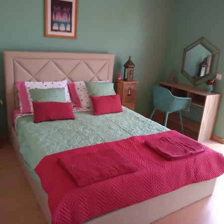 Quartos Confortáveis Em Casa Próximo Ao Mosteiro