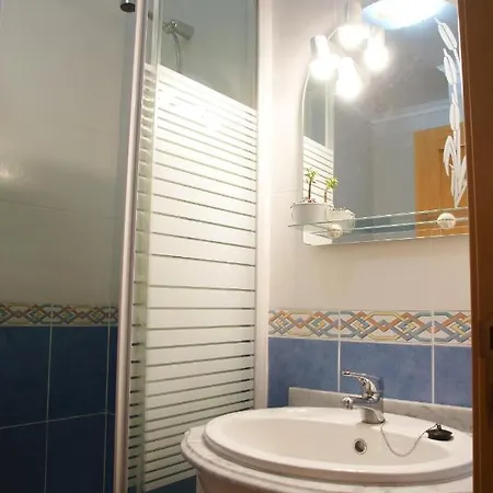 Quartos Confortaveis Em Casa Proximo Ao Mosteiro 바탈랴