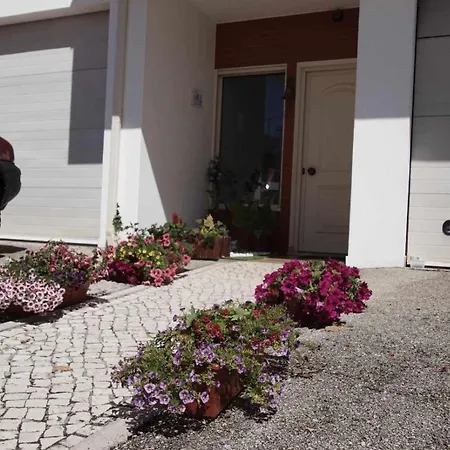 Quartos Confortaveis Em Casa Proximo Ao Mosteiro 바탈랴