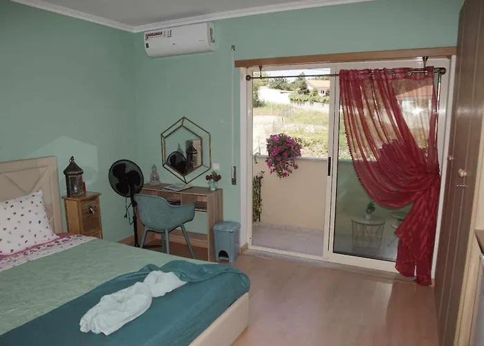 Quartos Confortaveis Em Casa Proximo Ao Mosteiro *